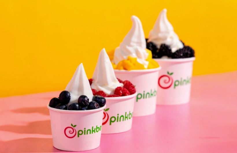 Pinkberry frozen yogurt con fruta fresca