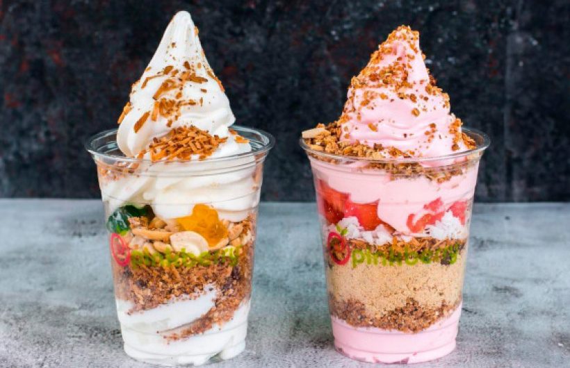 Parfaits de fresa y mango